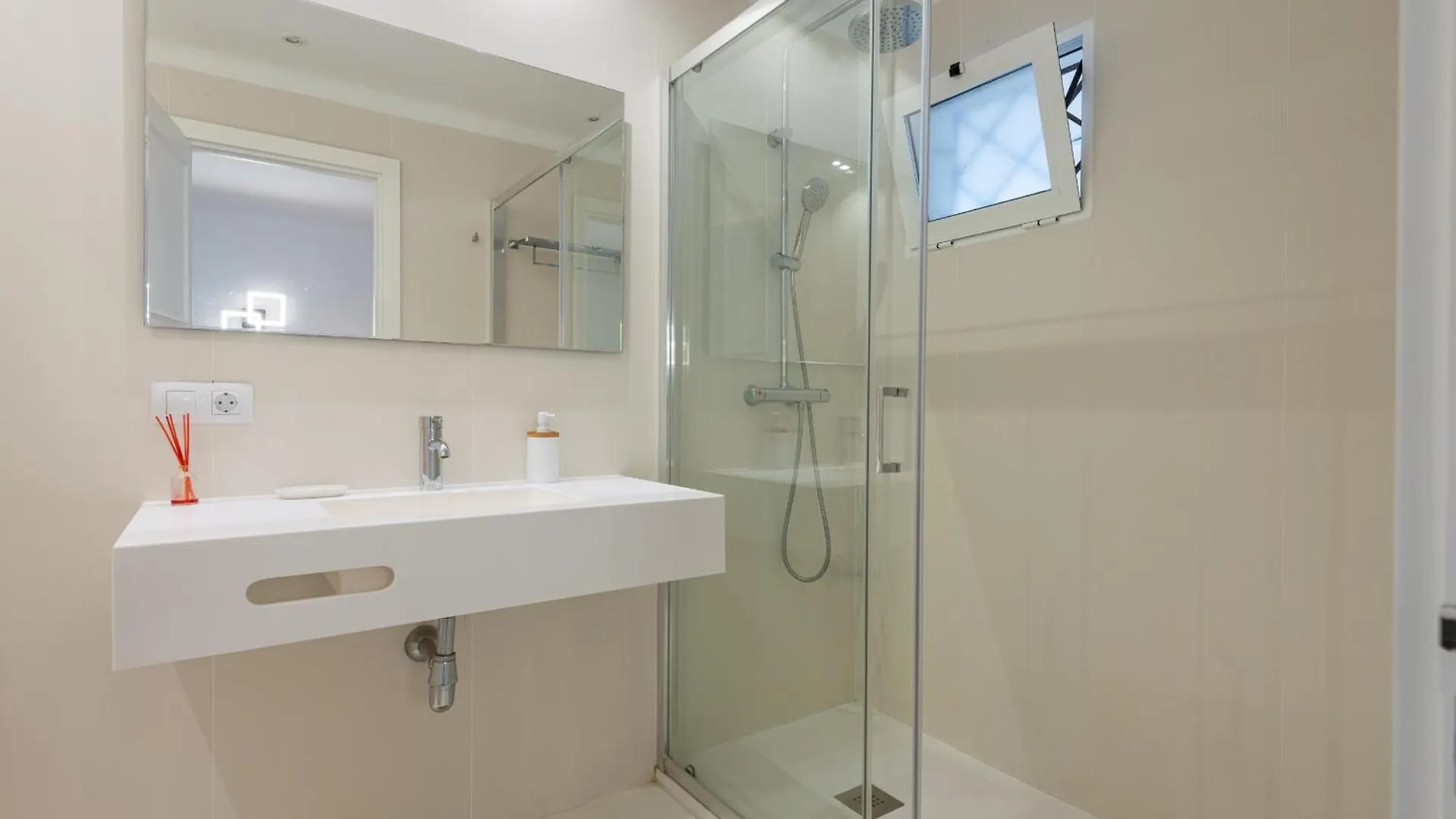 Villa President, Con Piscina Privada Alcanada