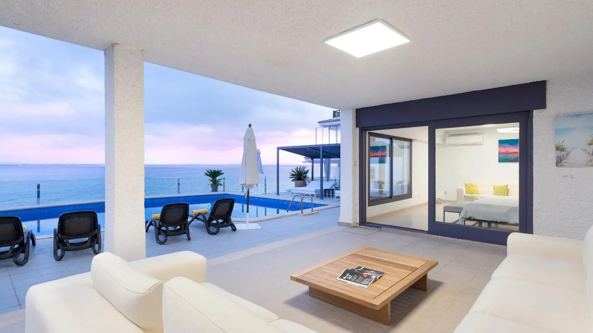 Villa President, Con Piscina Privada Alcanada