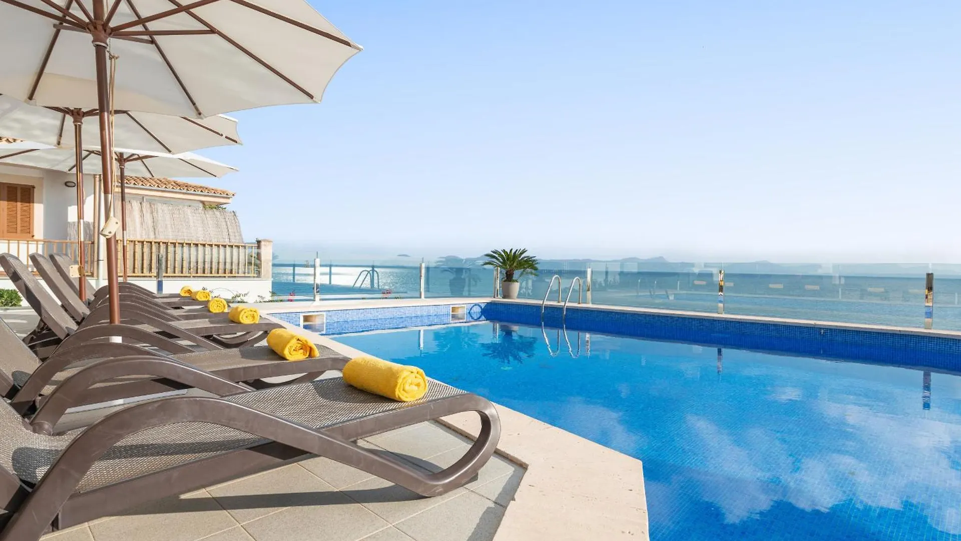 Villa President, Con Piscina Privada Alcanada
