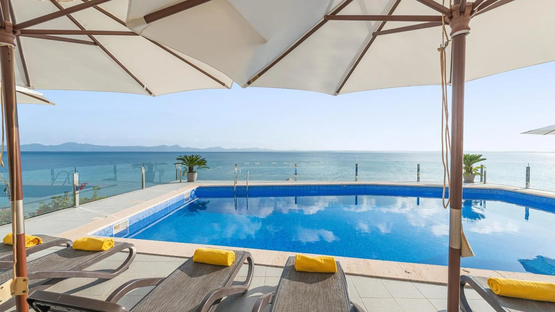 Villa President, Con Piscina Privada Alcanada