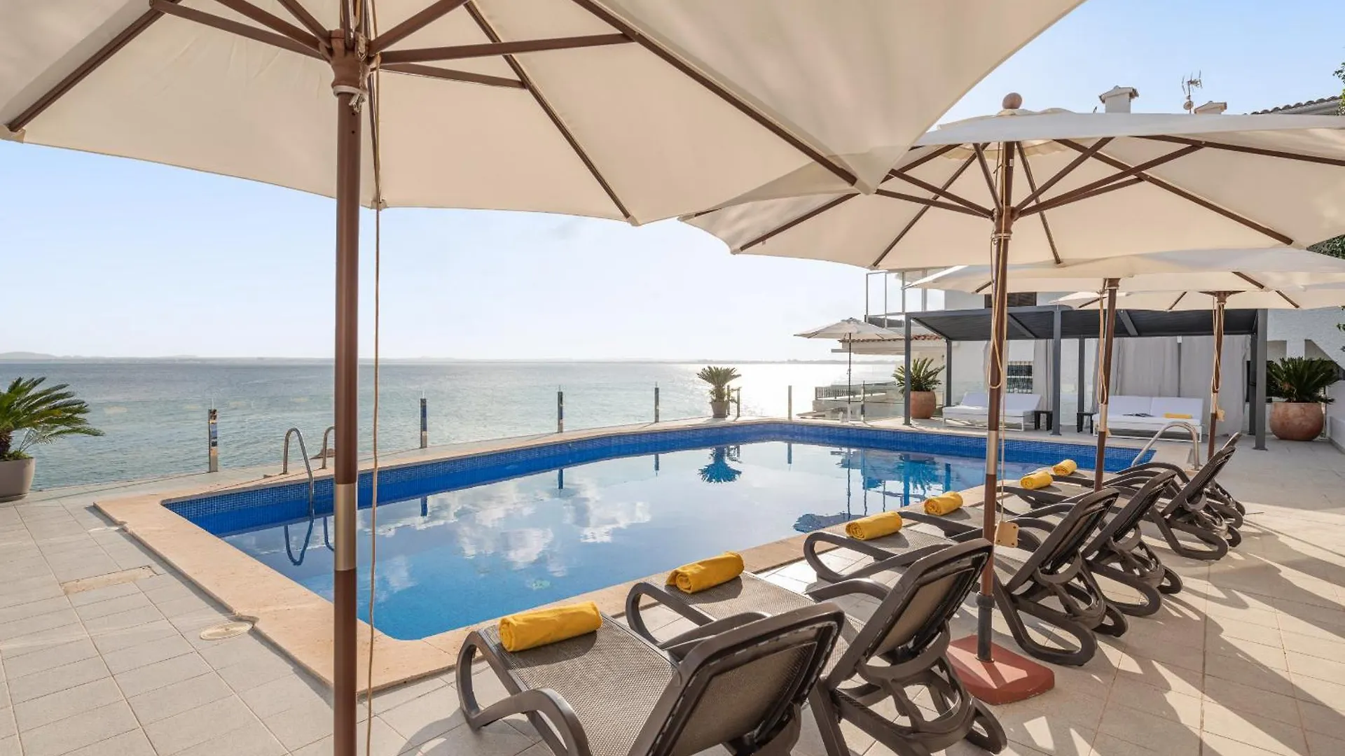 Villa President, Con Piscina Privada Alcanada